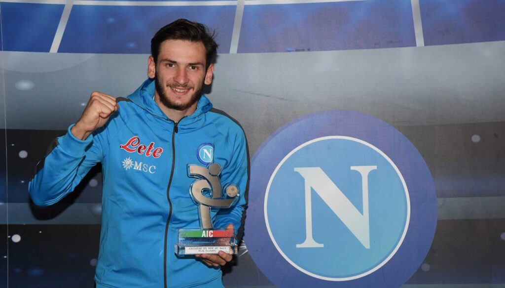 ხვიჩა კვარაცხელიას იტალიის მოთამაშეთა ასოციაციამ თვის საუკეთესო მოთამაშის ჯილდო გადასცა #1TVSPORT