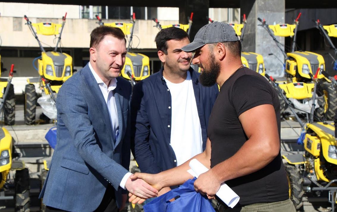 ​დევნილთა და ეკომიგრანტთა სააგენტომ იძულებით გადაადგილებულ 107 პირს სასოფლო-სამეურნეო ტექნიკა გადასცა