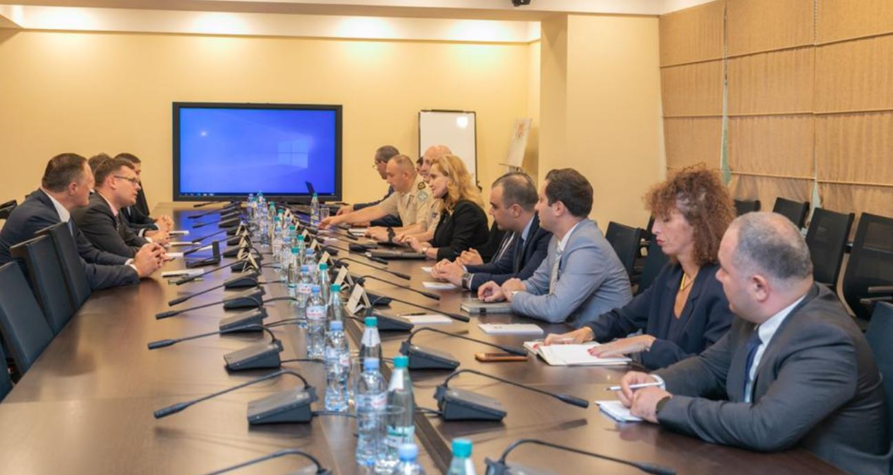 ლიეტუვის სეიმის წარმომადგენლები თავდაცვის უწყებაში იმყოფებოდნენ