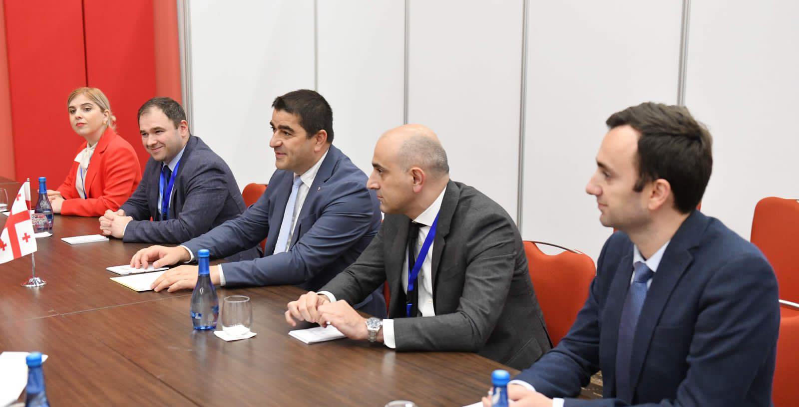 შალვა პაპუაშვილი ფიჯის, სეიშელის, ტანზანიისა და გაიანას პარლამენტების თავმჯდომარეებს შეხვდა