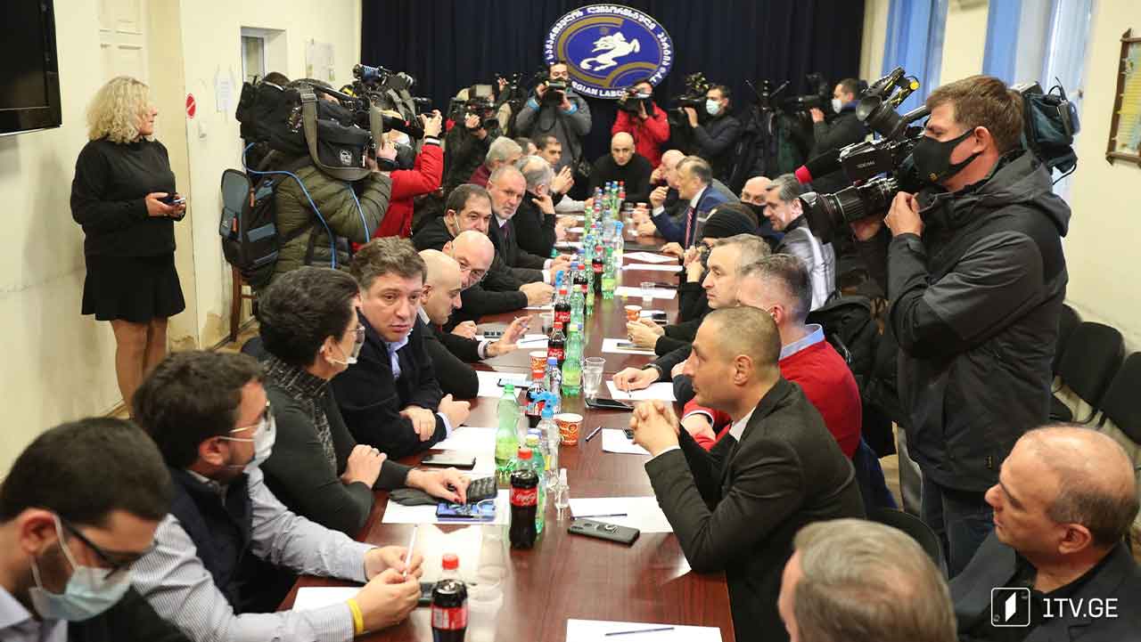 ოპოზიცია ახალი ერთობის ძიებაში