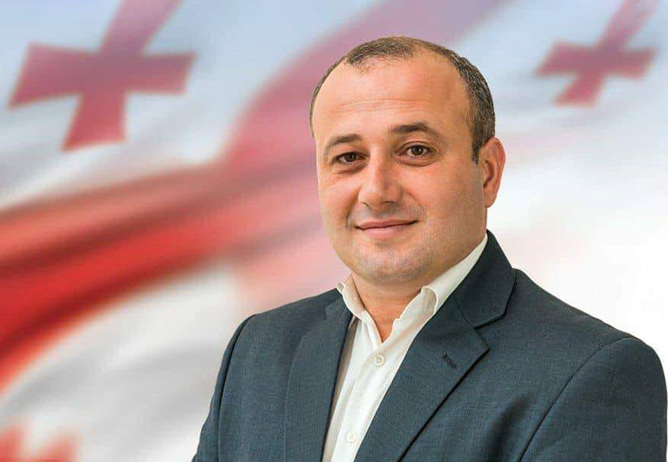 „ნაციონალური მოძრაობის“ ქობულეთის რაიონული ორგანიზაციის ხელმძღვანელი - ნიკა მელიასთვის თუ ნებისმიერი პოლიტიკური ფიგურისთვის ცუდი არ იქნება, რომ პარტიაში არჩევნებს დაუჭირონ მხარი