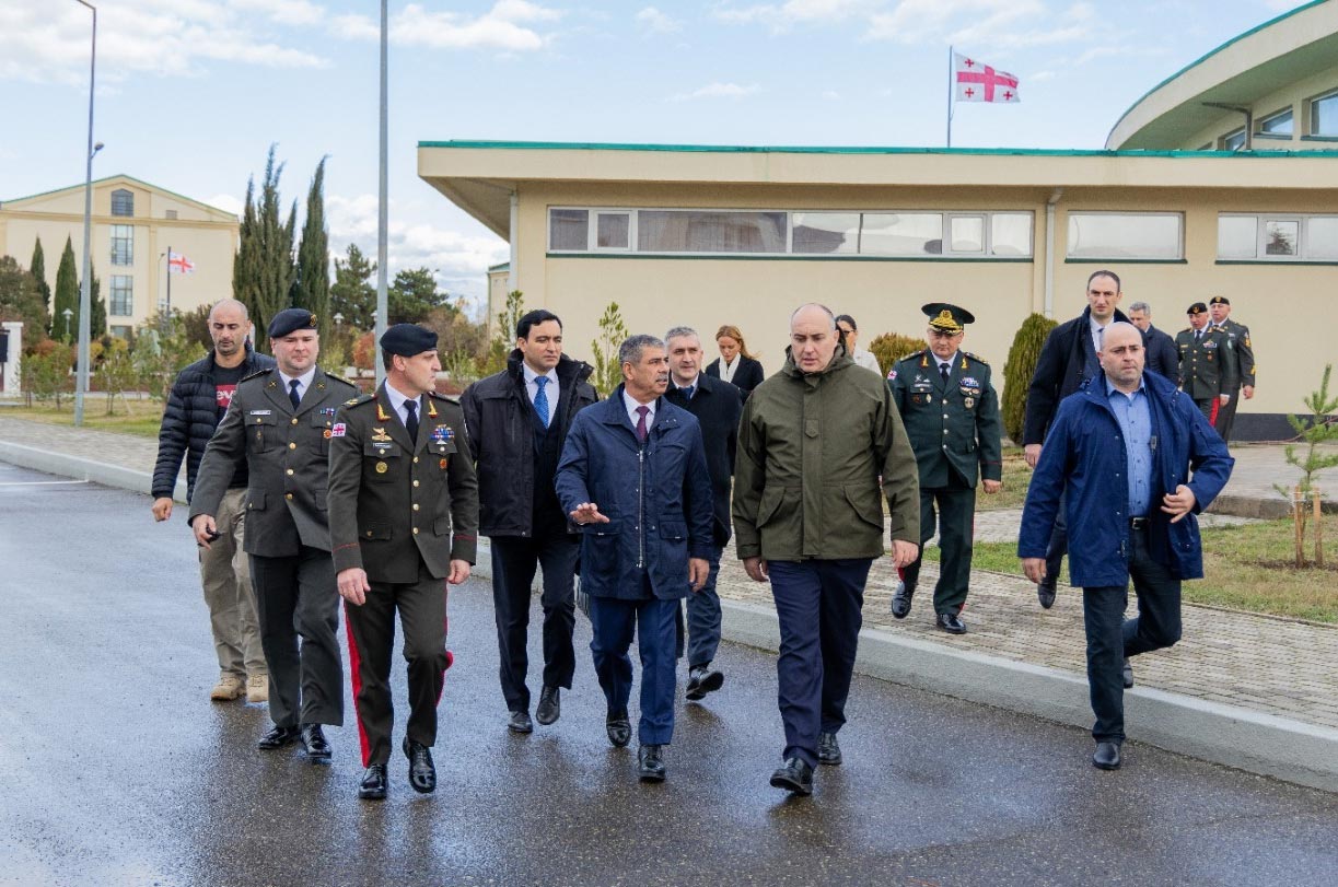 საქართველოს თავდაცვის მინისტრმა აზერბაიჯანელ კოლეგას საქართველოს თავდაცვის აკადემიაში უმასპინძლა