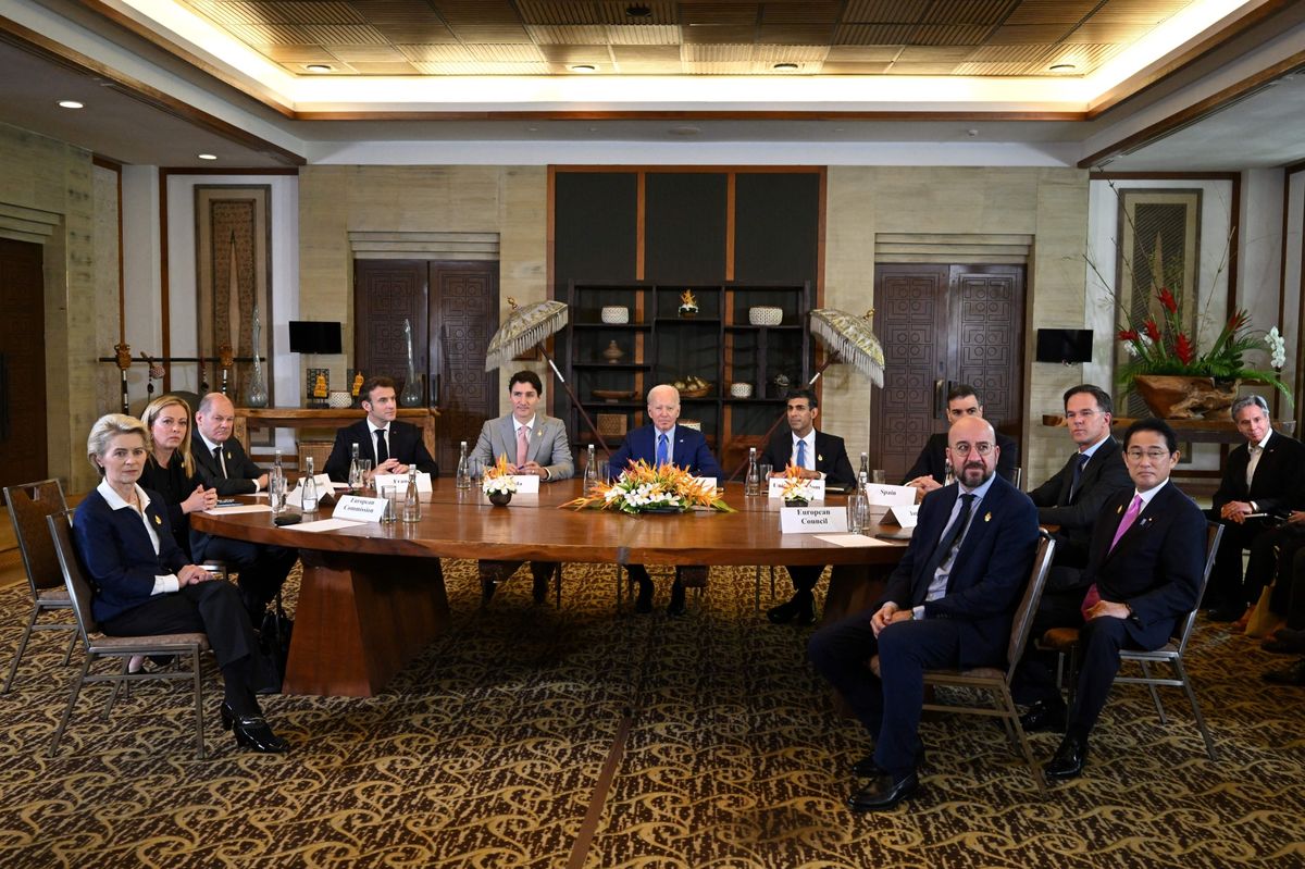 „დიდი ოცეულის“ სამიტის ლიდერებმა პოლონეთის საკითხთან დაკავშირებით საგანგებო სხდომა გამართეს