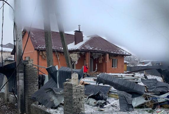 მედიის ცნობით, რუსეთის სარაკეტო იერიშების შედეგად, უკრაინაში დაიღუპა სულ მცირე შვიდი და დაშავდა 36 ადამიანი