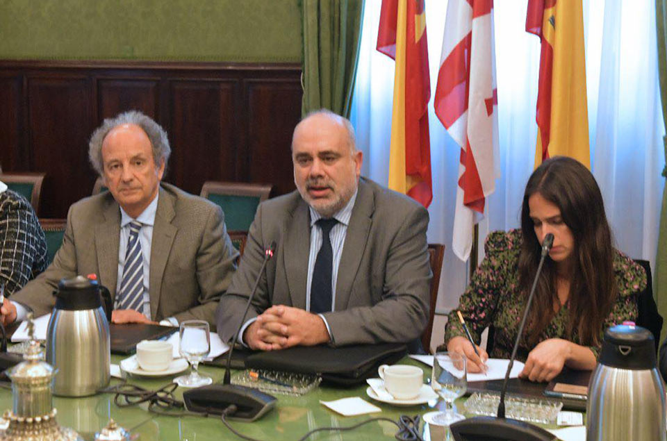 ესპანეთის კონგრესის საგარეო საქმეთა კომიტეტის თავმჯდომარე შალვა პაპუაშვილს მიმართავს - მადლობა შესანიშნავი დისკუსიისთვის, მოუთმენლად ველოდებით მტკიცე კავშირების კიდევ უფრო გაღრმავებას