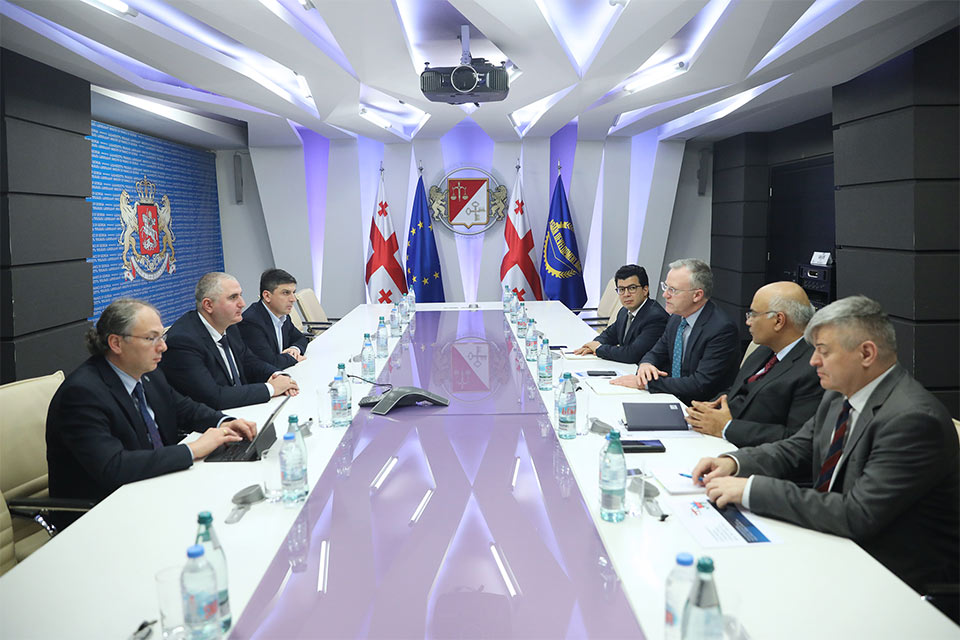 ლაშა ხუციშვილი საქართველოში აზიის განვითარების ბანკის წარმომადგენლობის დირექტორს, შეინ როზენტალს შეხვდა
