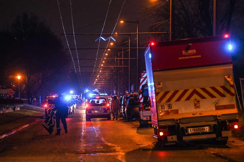 მედიის ცნობით, საფრანგეთის ქალაქ ლიონთან ახლოს, საცხოვრებელ სახლში ხანძრის შედეგად, სულ მცირე, ათი ადამიანი დაიღუპა, 14 კი დაშავდა 