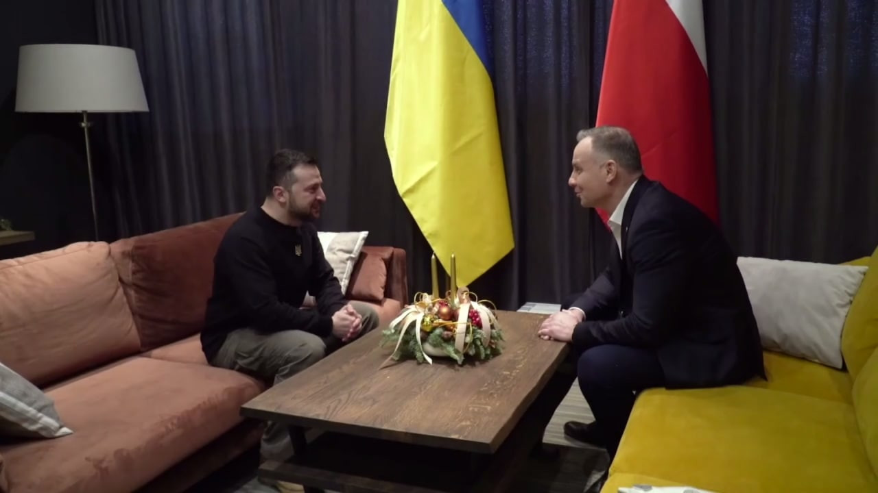 ვოლოდიმირ ზელენსკი პოლონეთში ჩავიდა, სადაც პრეზიდენტ ანჯეი დუდას შეხვდა