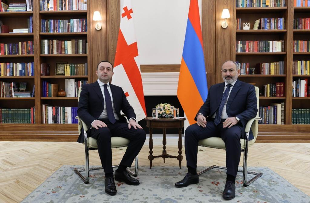 ირაკლი ღარიბაშვილი ნიკოლ ფაშინიანს შეხვდა