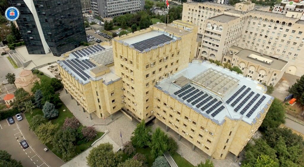 საქართველოს გენერალური პროკურატურის ადმინისტრაციულ შენობაზე მზის ენერგიის პანელები დამონტაჟდა