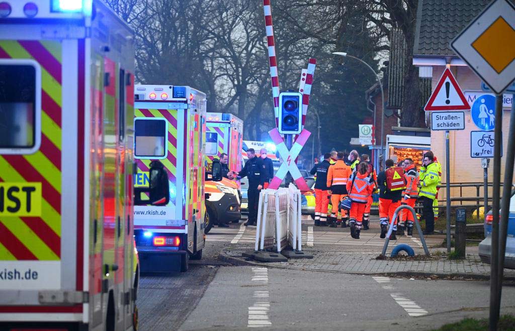 მედიის ცნობით, გერმანიაში დანით შეიარაღებული მამაკაცი მატარებლის მგზავრებს თავს დაესხა, დაღუპულია ორი ადამიანი