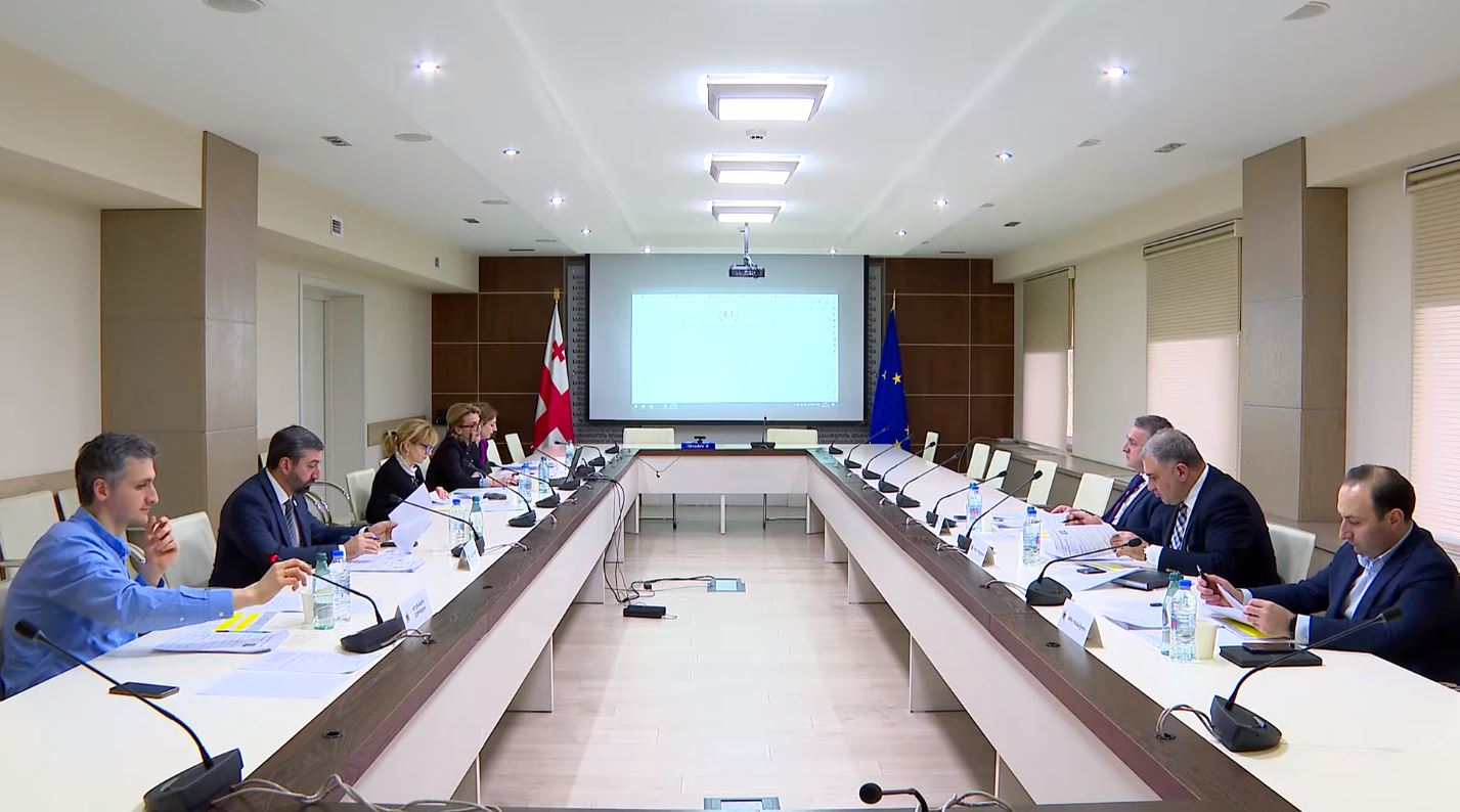 მთავრობის ადმინისტრაციაში ანტიკორუფციული ბიუროს ხელმძღვანელობის კანდიდატთა შესარჩევი საკონკურსო კომისიის მესამე სხდომა გაიმართა