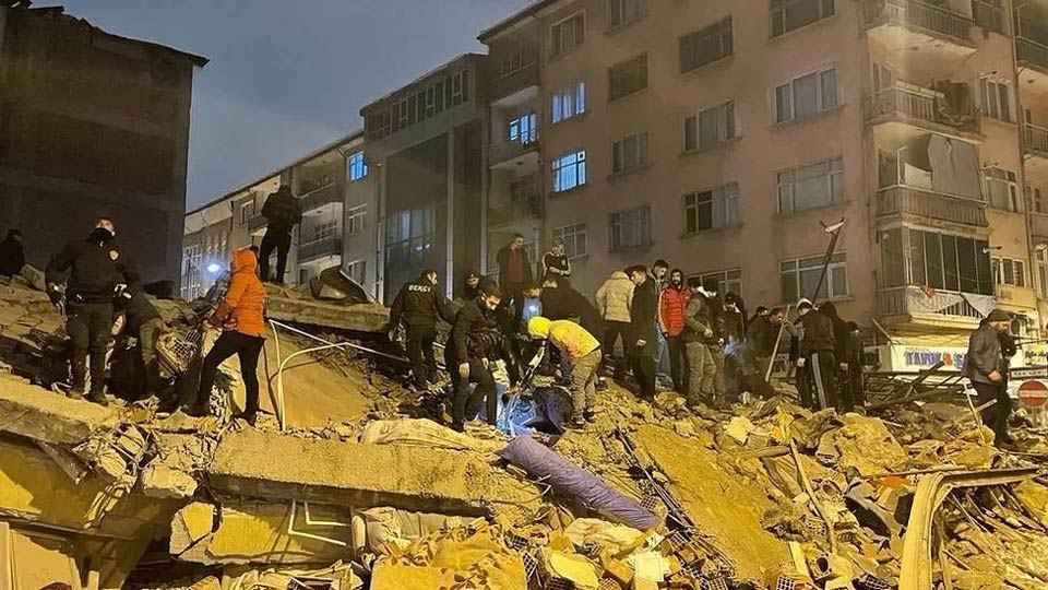 თურქეთში ძლიერი მიწისძვრის შედეგად, 17 ადამიანი დაიღუპა