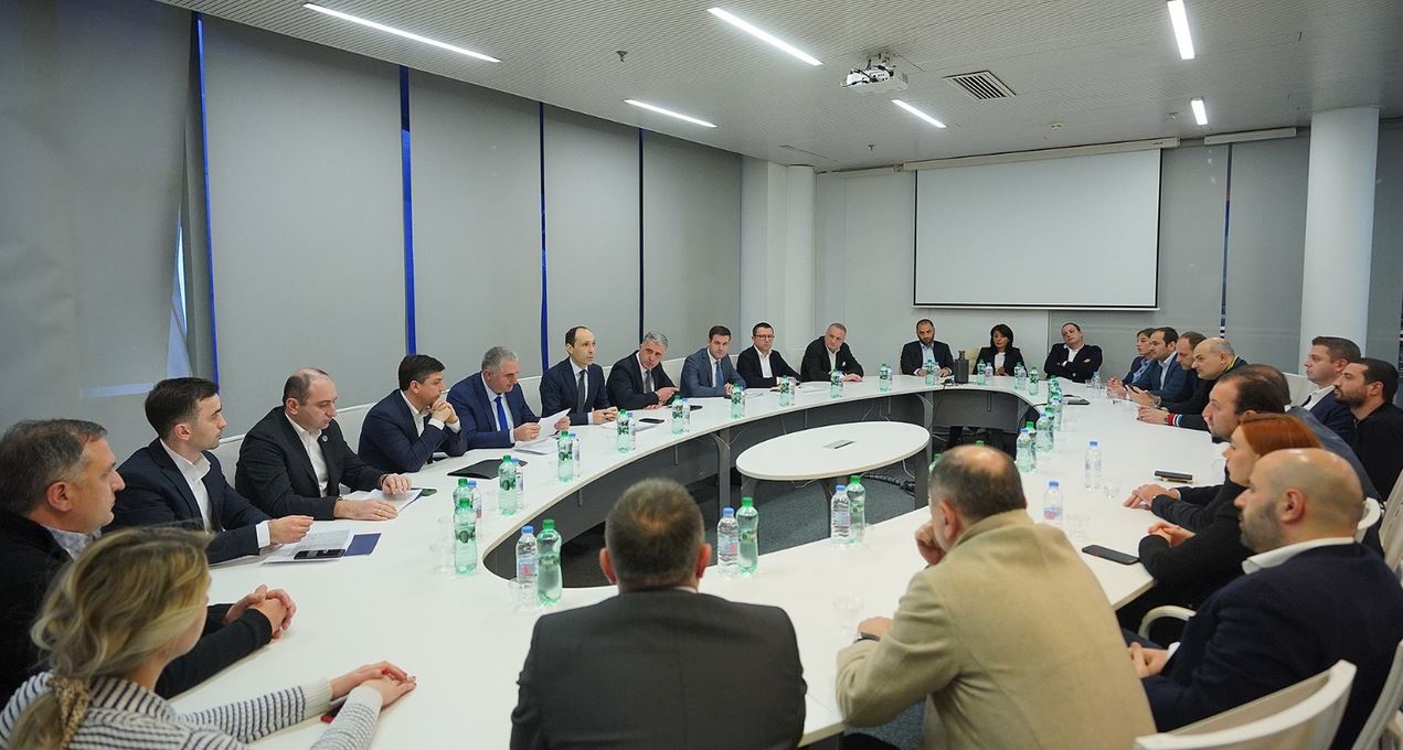 ეკონომიკური გუნდის მინისტრებმა სადისტრიბუციო კომპანიებისა და ქსელური მარკეტების ხელმძღვანელებთან სასურსათო პროდუქტებზე ფასების საკითხი განიხილეს