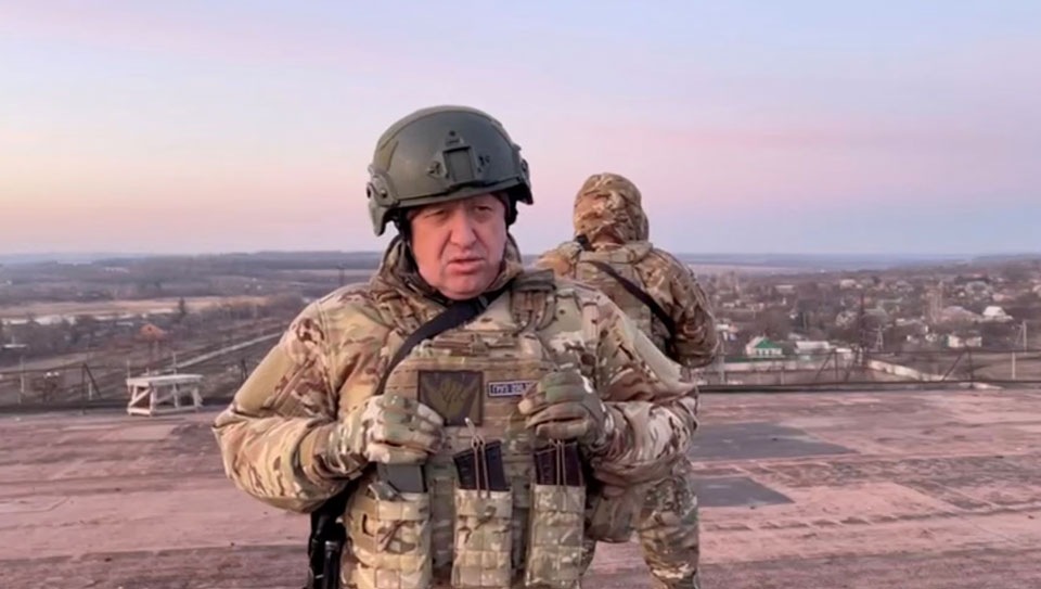 ევგენი პრიგოჟინი - „ვაგნერის“ მებრძოლები უკრაინაში შეიარაღების ნაკლებობის გამო იღუპებიან, რადგან რუსეთის სამხედრო ხელმძღვანელობა კაბინეტებში სუქდება