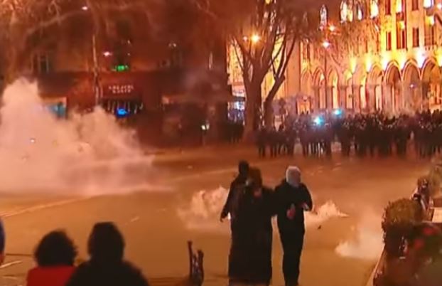რუსთაველის გამზირზე განვითარებულ მოვლენებს პოლიტიკოსები აფასებენ