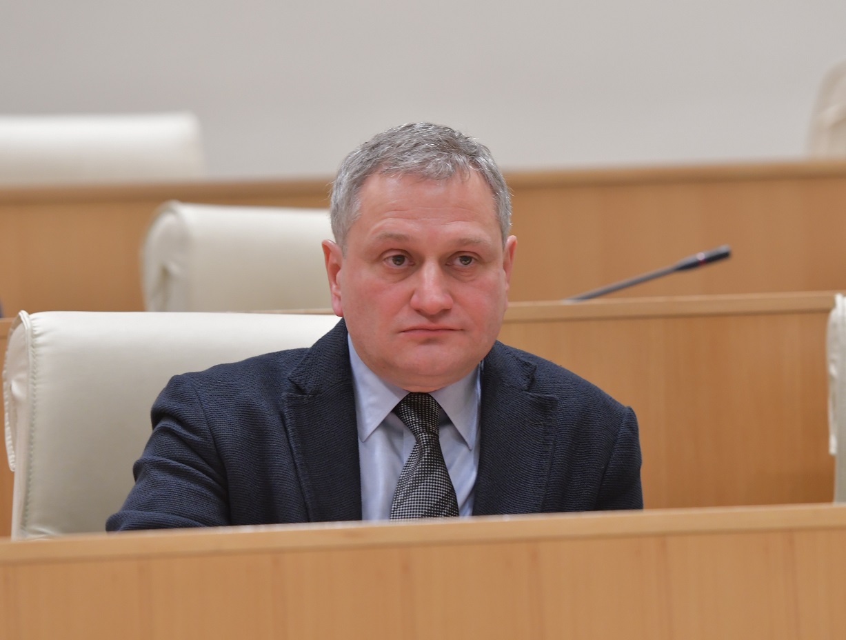 არმაზ ახვლედიანი - შევხედოთ პრეზიდენტის მოტივირებულ შენიშვნებს როგორც რეალურად არგუმენტირებულს და ნუ ვეცდებით, საარჩევნო პროცესში ცესკო-ს ობიექტურობა ეჭვქვეშ იყოს