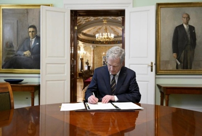 ფინეთის პრეზიდენტმა ხელი მოაწერა ნატო-ში გაწევრიანების კანონს