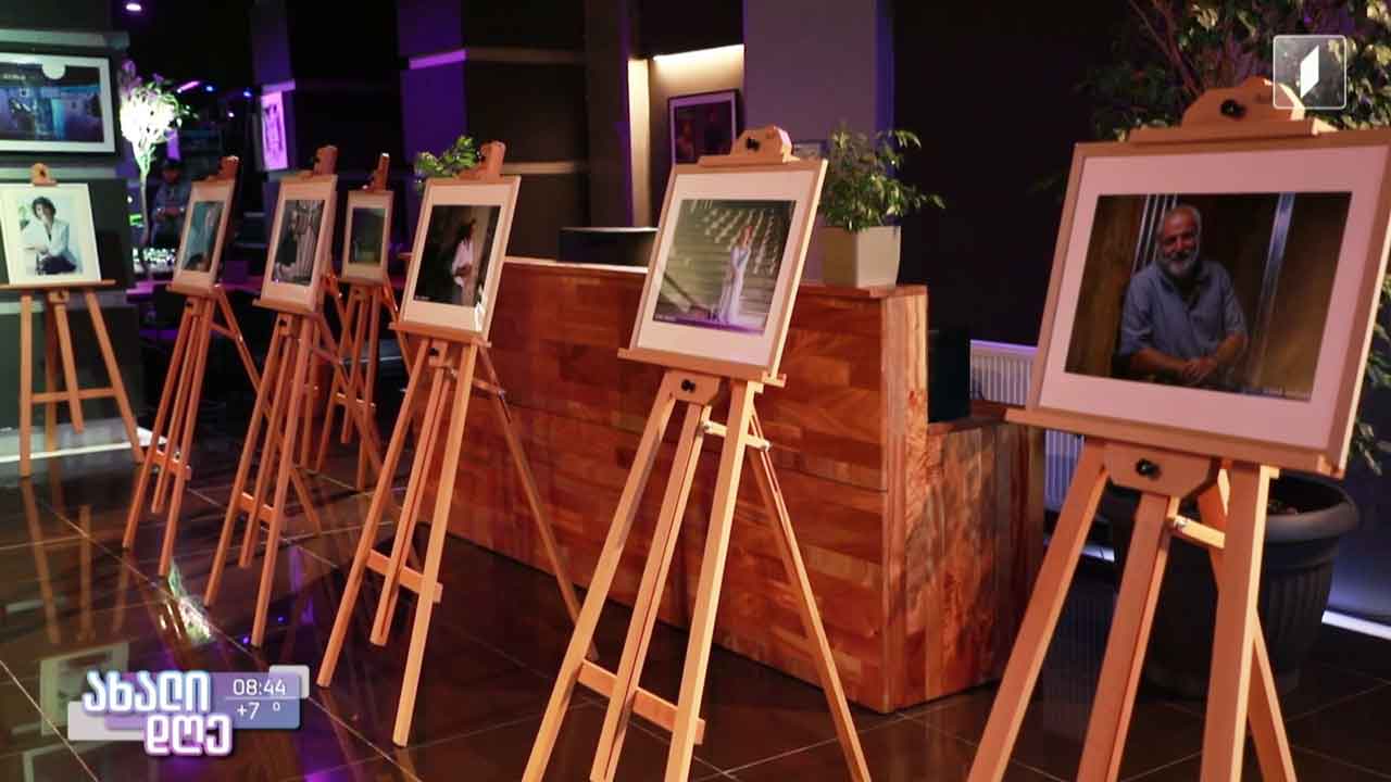 მსახიობთა პორტრეტების ფოტოგამოფენა რუსთავის თეატრში