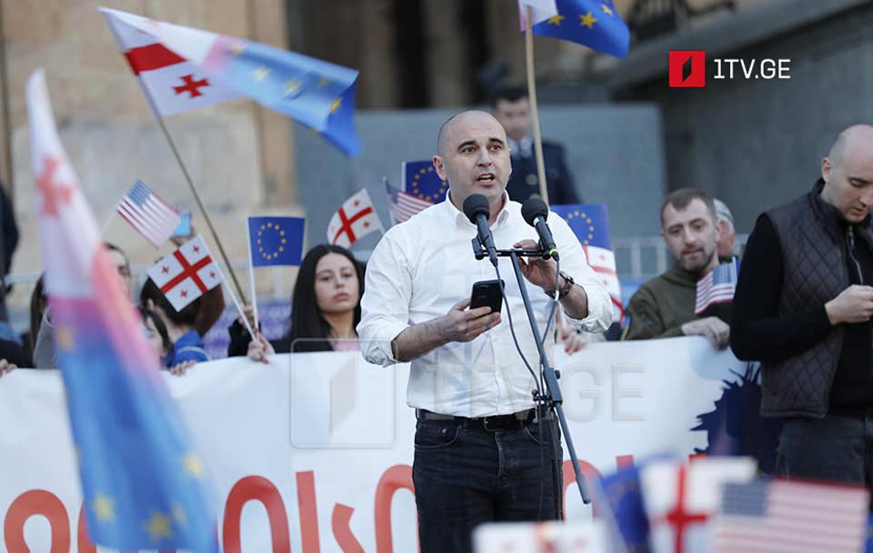 ლევან ხაბეიშვილმა პარლამენტთან აქციაზე ოთხი მოთხოვნა წამოაყენა