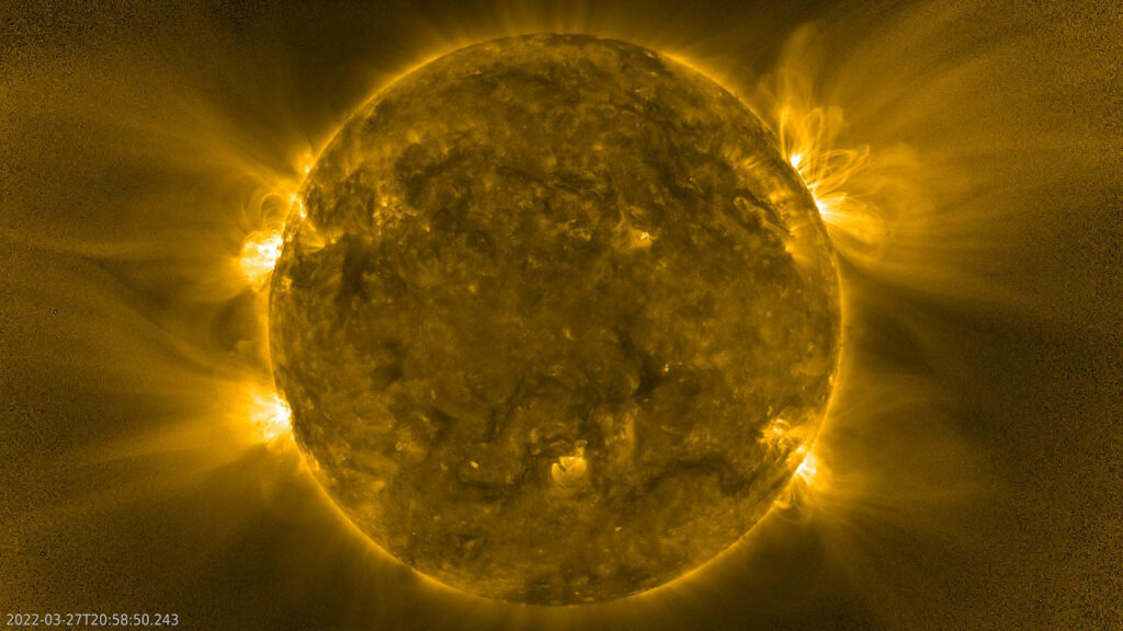 კოსმოსურმა ხომალდმა მზის ატმოსფეროს ერთი უცნაური, ამოუხსნელი ფენომენის შესახებ დიდი მინიშნება დააფიქსირა — #1tvმეცნიერება