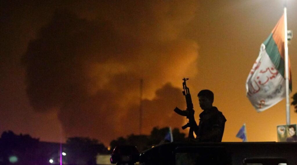 პაკისტანის პოლიციის ცნობით, კონტრტერორისტული აღჭურვილობის საწყობში აფეთქებებს 13 ადამიანი ემსხვერპლა, 50-ზე მეტი კი დაშავდა