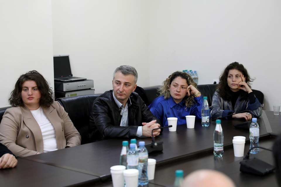 მშობლები აცხადებენ, რომ აქონდროპლაზიის სამკურნალო მედიკამენტთან დაკავშირებით საქმე წინ მიდის და დღეს მიიღებენ გადაწყვეტილებას, შეწყვეტენ თუ არა პროტესტს