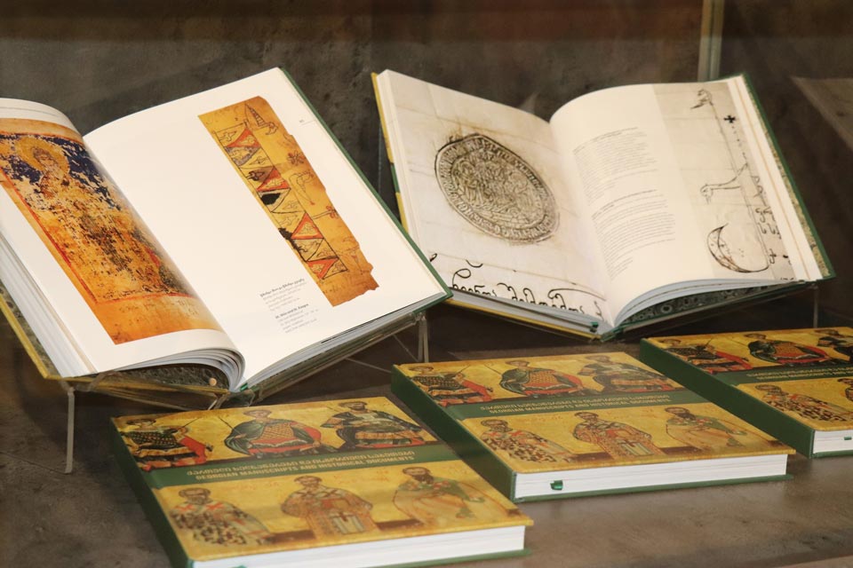 ეროვნულმა არქივმა საზოგადოებას წიგნი - „ქართული ხელნაწერები და ისტორიული საბუთები“ წარუდგინა
