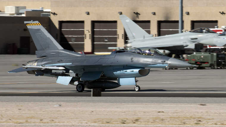 ნორვეგიის თავდაცვის მინისტრი - ნორვეგია მხარს დაუჭერს უკრაინელი პილოტების წვრთნას F-16 ტიპის თვითმფრინავების სამართავად