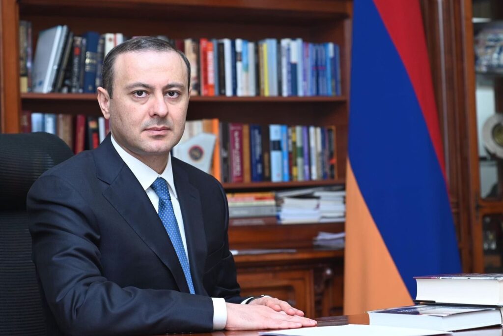 არმენ გრიგორიანი - სომხეთს კოლექტიური უსაფრთხოების ხელშეკრულების ორგანიზაციის წევრობა, რომელსაც რუსეთი ხელმძღვანელობს, გარკვეულ პრობლემებს უქმნის