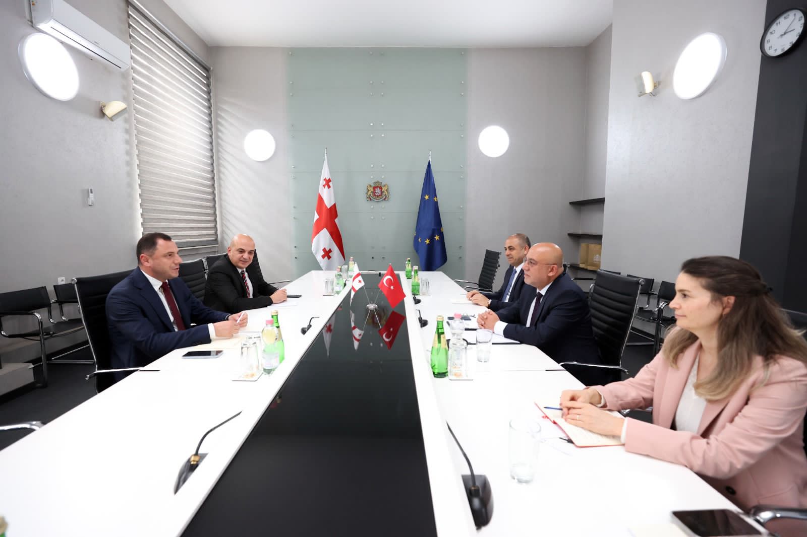 გიორგი ამილახვარმა თურქეთის ელჩთან თანამშრომლობის საკითხები განიხილა