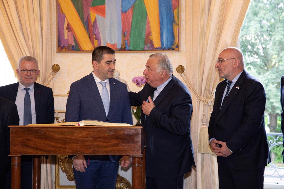 შალვა პაპუაშვილი საფრანგეთის სენატის თავმჯდომარეს შეხვდა