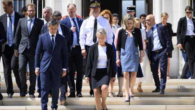 საფრანგეთის პრემიერ-მინისტრმა ქალაქ ანსში შეიარაღებული თავდასხმისას დაშავებულთა ოჯახის წევრებს სოლიდარობა გამოუცხადა