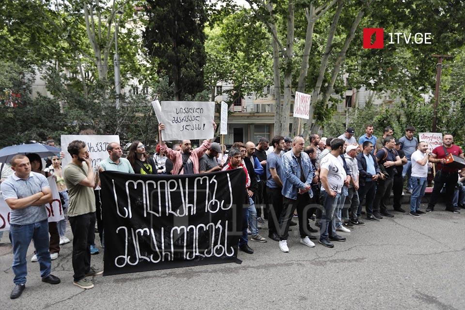 ჭიათურელმა მაღაროელებმა საქართველოს პირველი არხის პირდაპირ ეთერში თავიანთ მოთხოვნებთან დაკავშირებით განცხადება გააკეთეს 