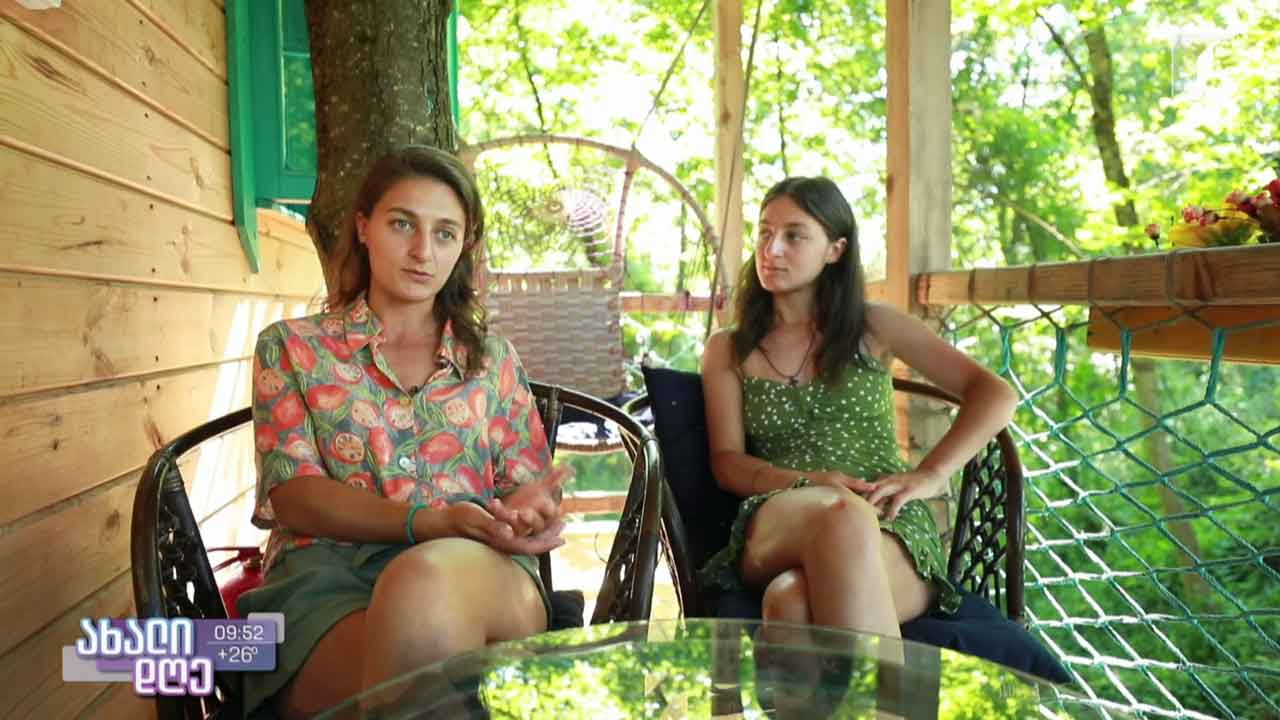 თამარ და მირანდუხტ დავითულიანების დაბრუნება მშობლიურ რაჭაში