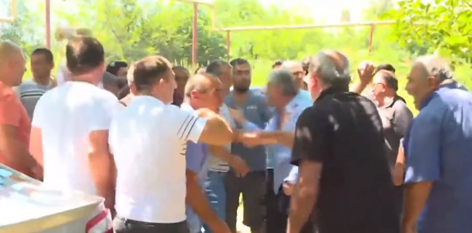 საგარეჯოში ლევან ხაბეიშვილსა და „ნაციონალური მოძრაობის“ წევრებს დაუპირისპირდნენ