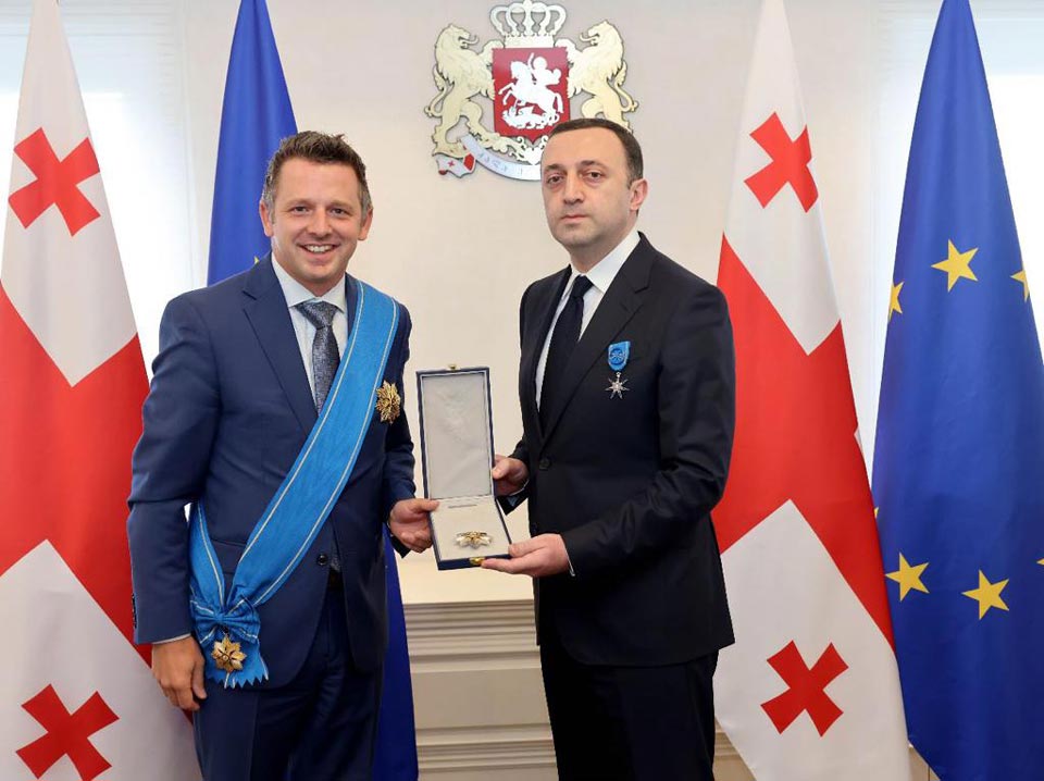 ფრანკოფონიის საპარლამენტო ასამბლეის პრეზიდენტმა ირაკლი ღარიბაშვილი დიდი კომანდორის ხარისხის მედლით დააჯილდოვა