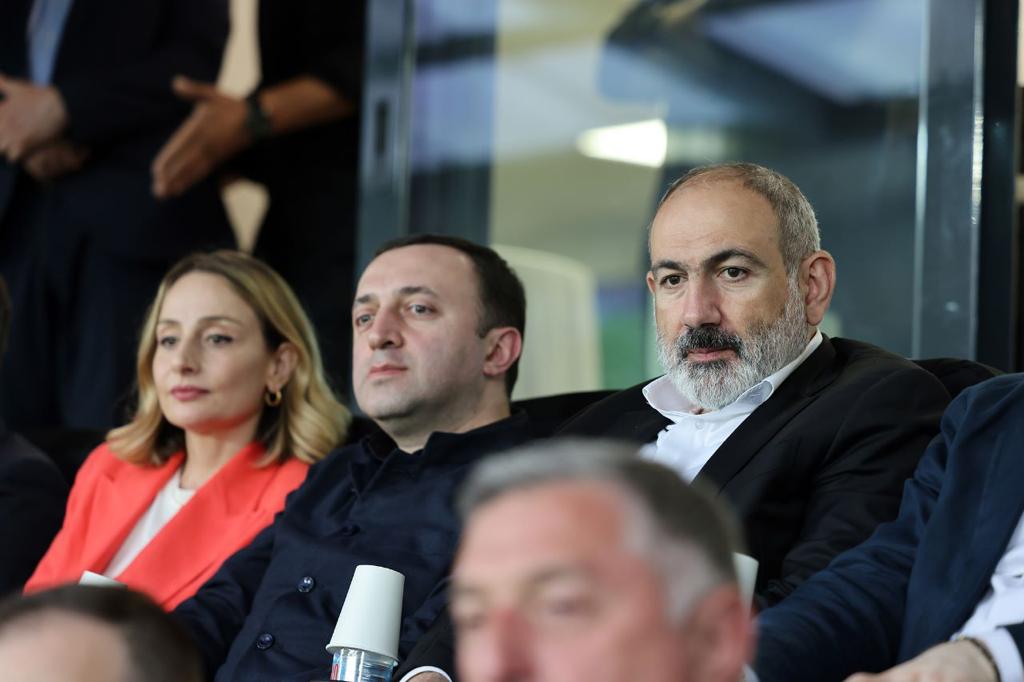 ირაკლი ღარიბაშვილი ნიკოლ ფაშინიანთან ერთად ესპანეთი-ინგლისის საფეხბურთო მატჩს დაესწრო