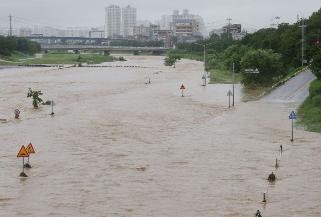 სამხრეთ კორეაში წყალდიდობის შედეგად შვიდი ადამიანი დაიღუპა, 1 500-ზე მეტი კი ევაკუირებულია