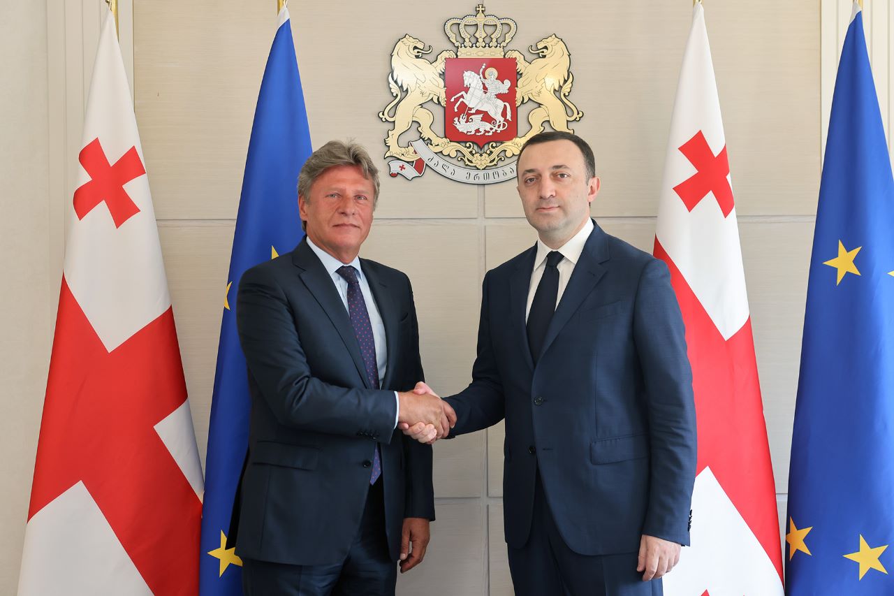 ირაკლი ღარიბაშვილი სამხრეთ აფრიკის რესპუბლიკაში საქართველოს ახლად დანიშნულ ელჩს, როლანდ ბერიძეს შეხვდა