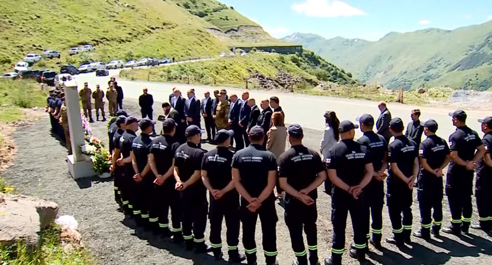 ვახტანგ გომელაურმა და ზურაბ აზარაშვილმა გუდაურთან სამაშველო ოპერაციის დროს ტრაგიკულად დაღუპულთა ხსოვნას პატივი მიაგეს