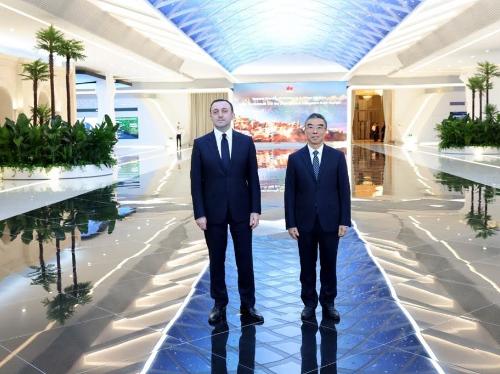 ირაკლი ღარიბაშვილი პეკინში Huawei-ის სადემონსტრაციო ცენტრს ეწვია