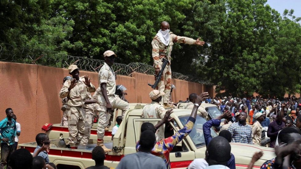 ბურკინა ფასო და მალი აცხადებენ, რომ სამხედრო ჩარევა ნიგერში გადაყენებული პრეზიდენტის, მოჰამედ ბაზუმის დასაბრუნებლად, მათთვის „ომის გამოცხადება“ იქნება