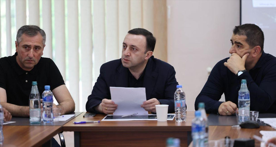 ირაკლი ღარიბაშვილი და შალვა პაპუაშვილი ონიდან შოვში გაემგზავრნენ, სადაც ადგილზე არსებულ ვითარებას გაეცნობიან