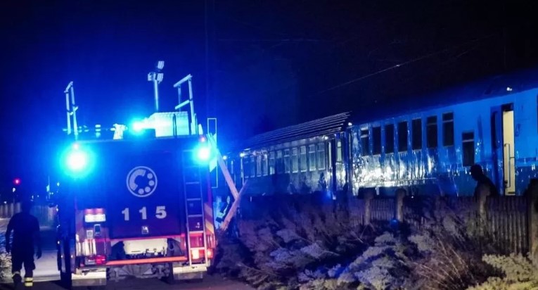 იტალიაში მატარებლის დაჯახების შედეგად ხუთი ადამიანი დაიღუპა, რომლებიც რკინიგზაზე სარემონტო სამუშაოებს ასრულებდნენ