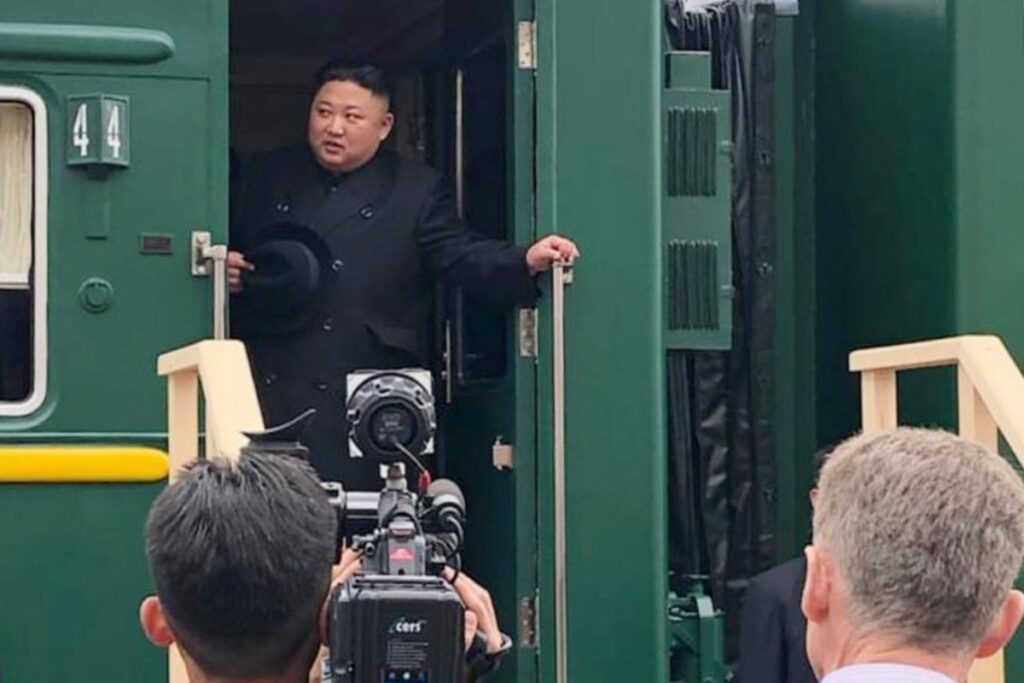 მედიის ცნობით, ჩრდილოეთ კორეის ლიდერი, კიმ ჩენ ინი რუსეთში ვლადიმერ პუტინთან შესახვედრად გაემგზავრა