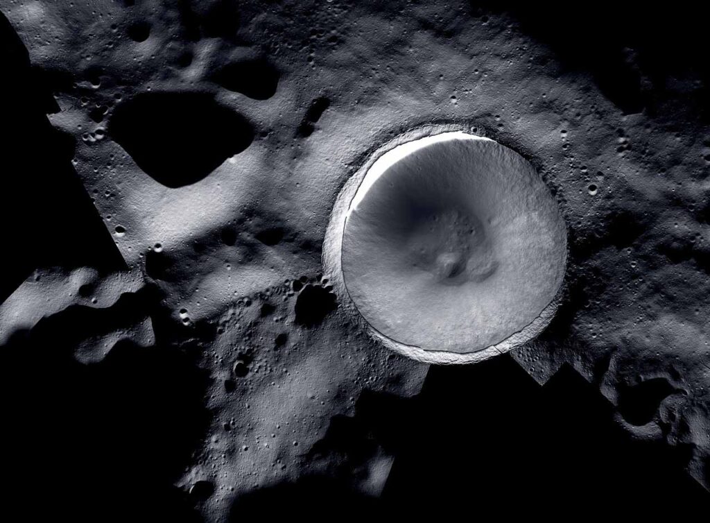 NASA-მ მთვარის სამხრეთ პოლუსზე მარადიულ წყვდიადში გახვეული კრატერი გადაიღო — #1tvმეცნიერება