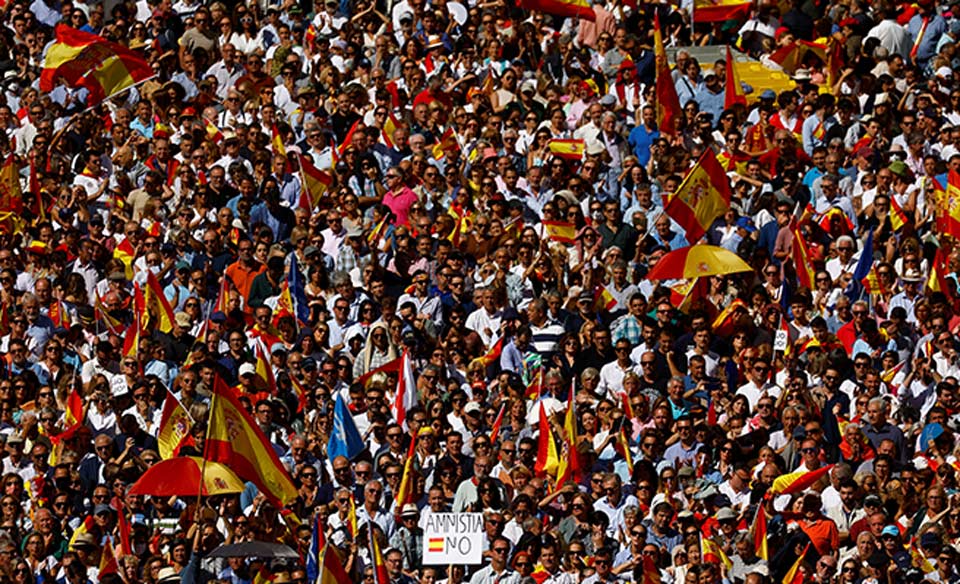 მედიის ცნობით, ესპანეთში კატალონიელი სეპარატისტების ამნისტიის წინააღმდეგ აქციაზე 40 ათასი ადამიანი გამოვიდა