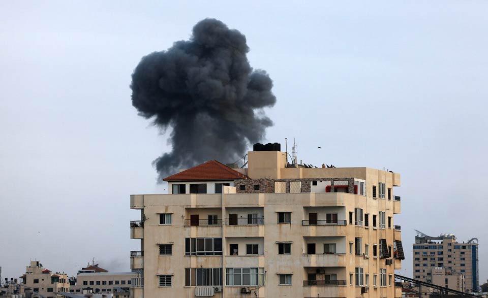 ისრაელის თავდაცვის ძალებში აცხადებენ, რომ ღაზის სექტორში ორ შენობაზე საჰაერო იერიში მიიტანეს, რომელთა შორის „ჰამასის“ კუთვნილი ბანკია